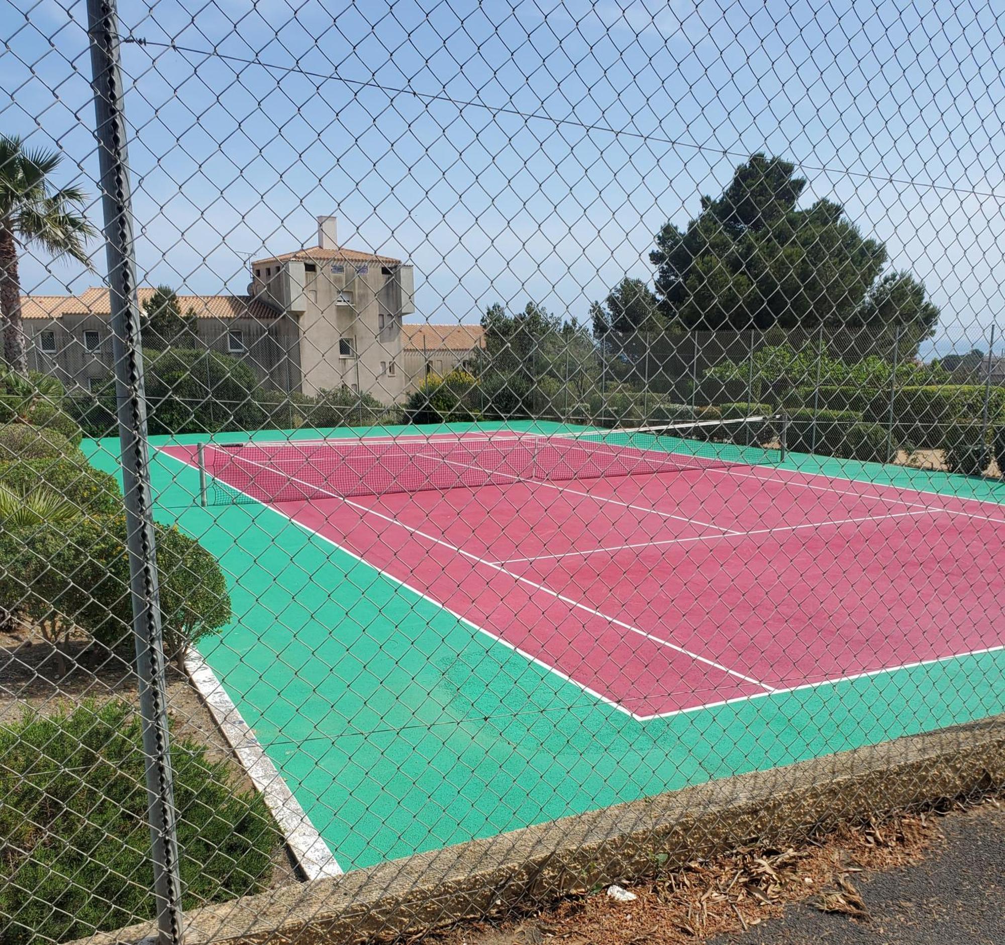 Appt 2 Ou 4 Personnes Avec Piscine, Tennis Et Parking Prive Fleury  Eksteriør bilde
